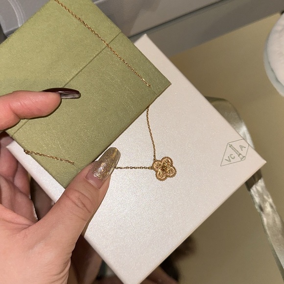 (SOLD) Van Cleef & Arpels Vintage Alhambra Pendant Rose Gold Necklace - Picture 14 of 14